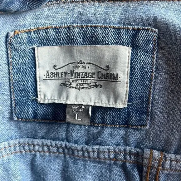 Jean jacket/ size L💙 - Picture 8 of 8